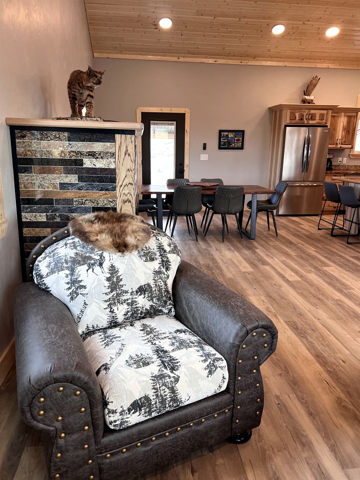 Charming Cabin with Panoramic Mountain Views near Pony in the Tobacco Root Foothills, Montana