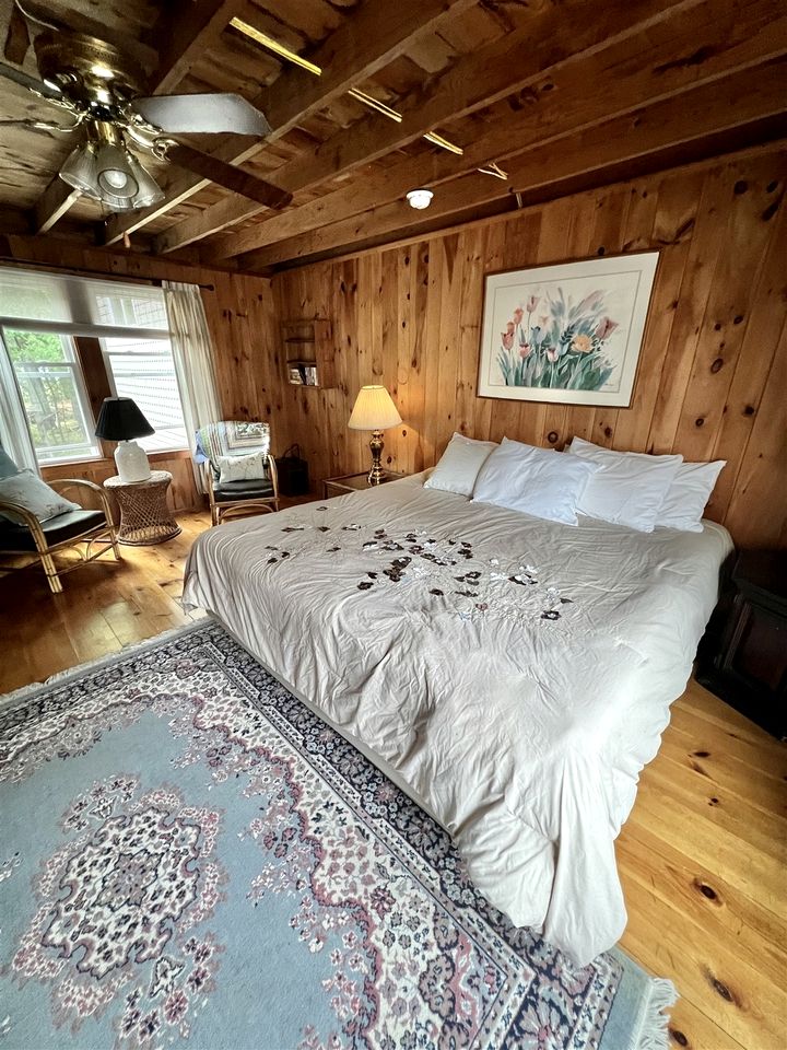 Lakefront Cottage Super Comfortable for Groups in Maine