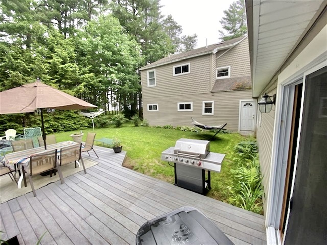 Lakefront Cottage Super Comfortable for Groups in Maine