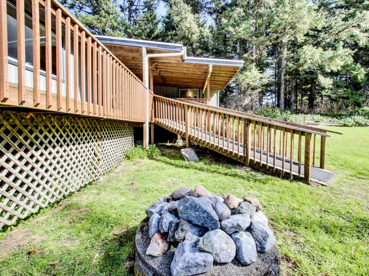 Family Cabin near the Ocean in Coos Bay, Oregon
