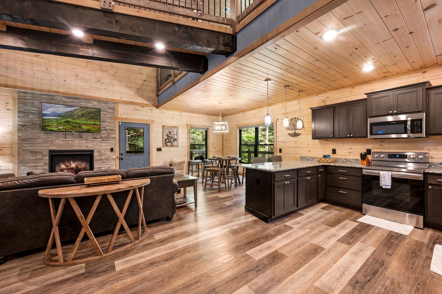 Charming Cabin in Gatlinburg for Cozy Family Glamping Vacations in Tennessee