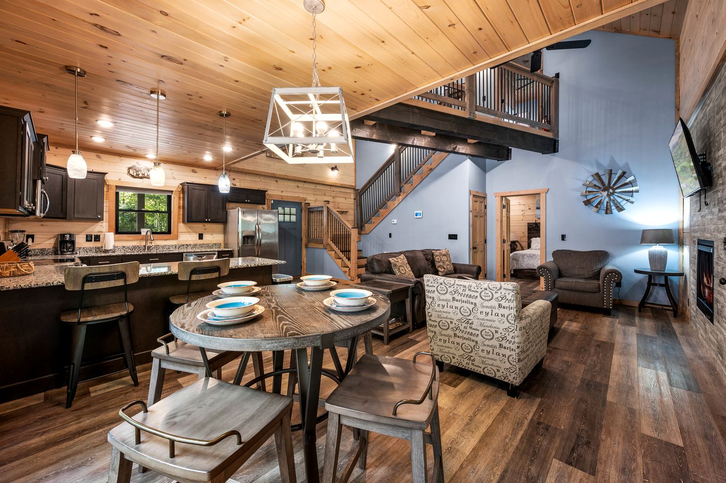 Charming Cabin in Gatlinburg for Cozy Family Glamping Vacations in Tennessee