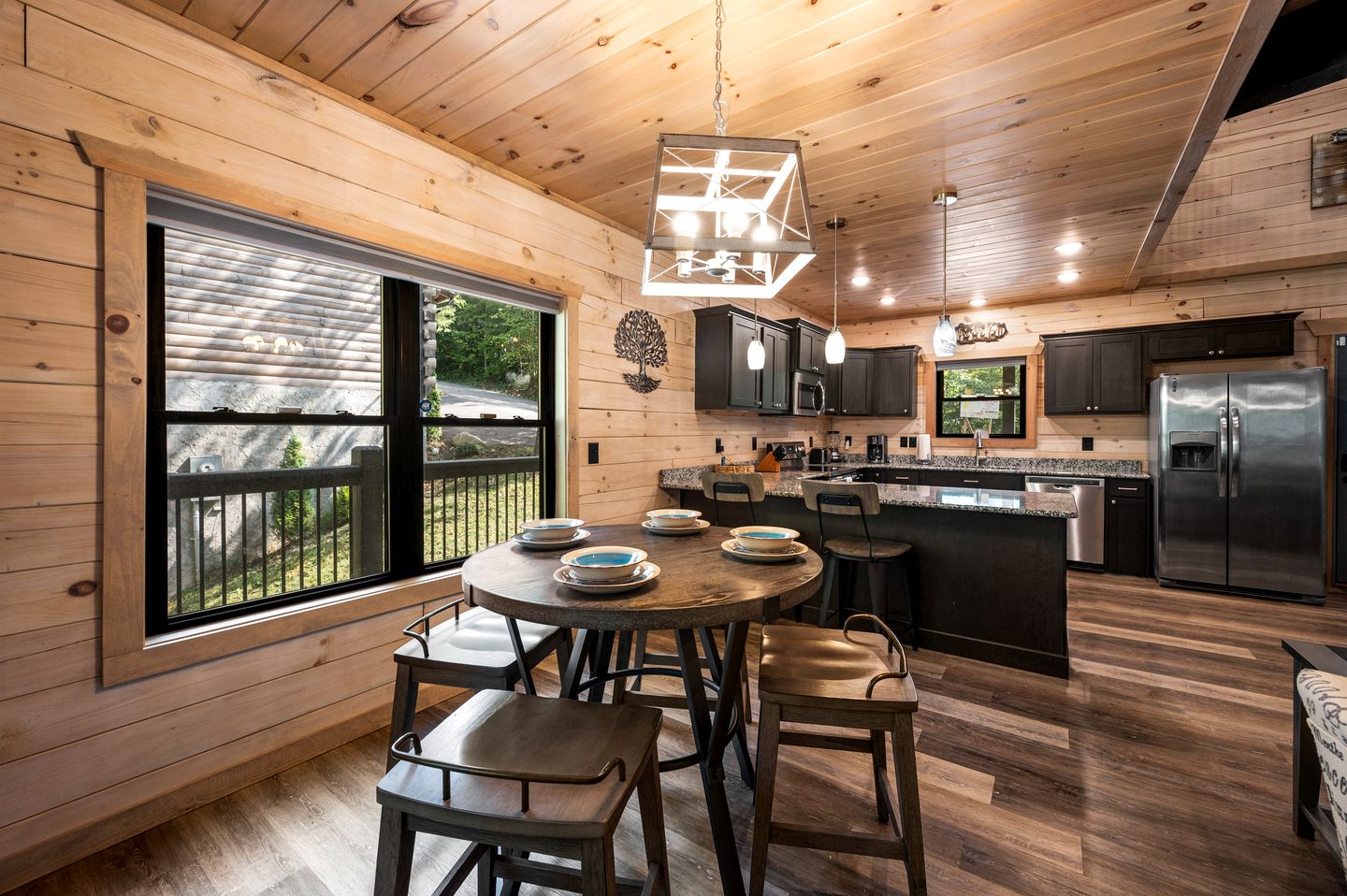 Charming Cabin in Gatlinburg for Cozy Family Glamping Vacations in Tennessee