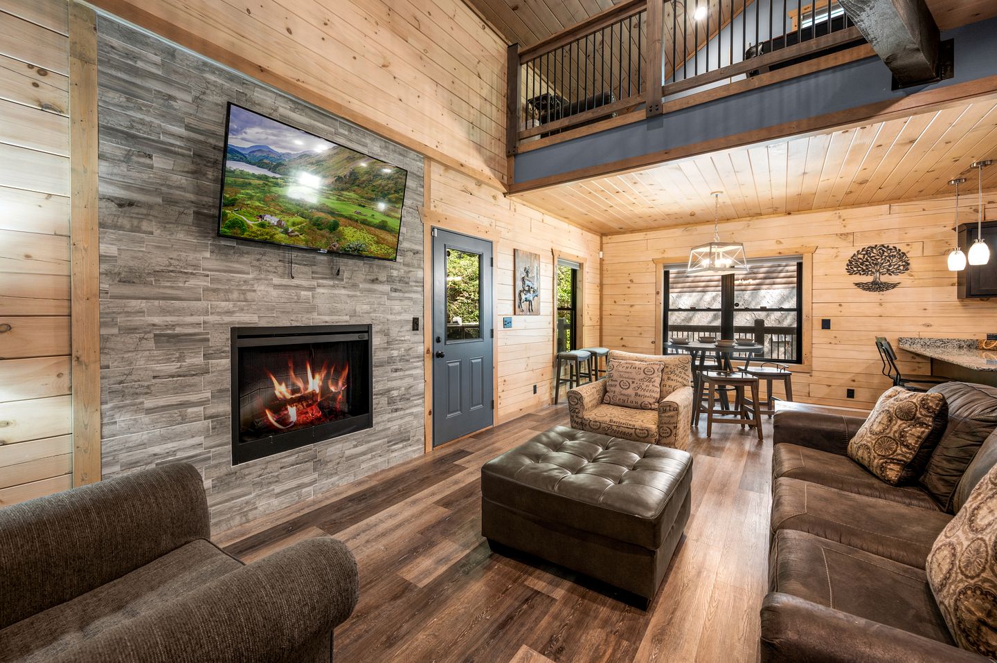 Charming Cabin in Gatlinburg for Cozy Family Glamping Vacations in Tennessee