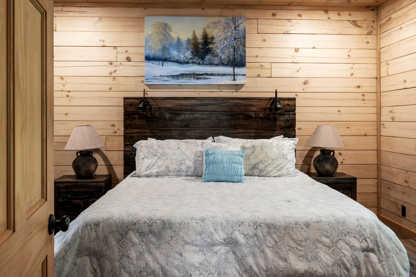 Charming Cabin in Gatlinburg for Cozy Family Glamping Vacations in Tennessee