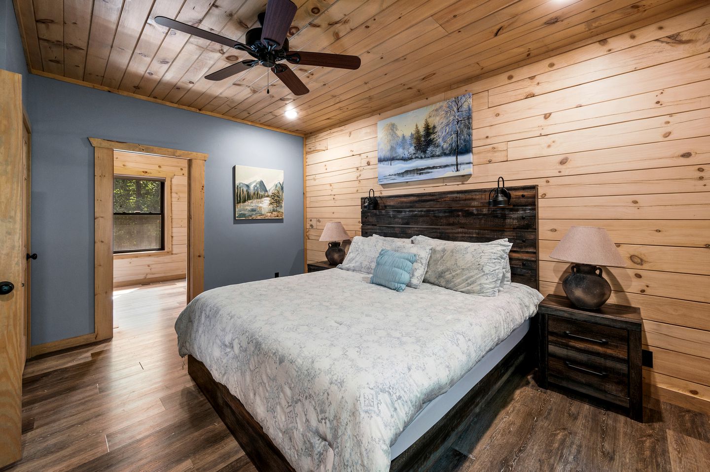 Charming Cabin in Gatlinburg for Cozy Family Glamping Vacations in Tennessee