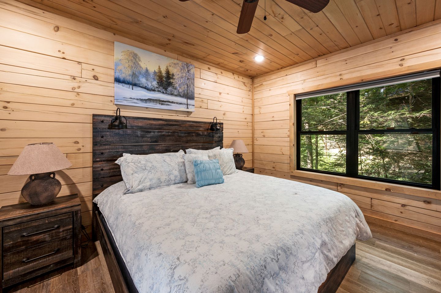 Charming Cabin in Gatlinburg for Cozy Family Glamping Vacations in Tennessee