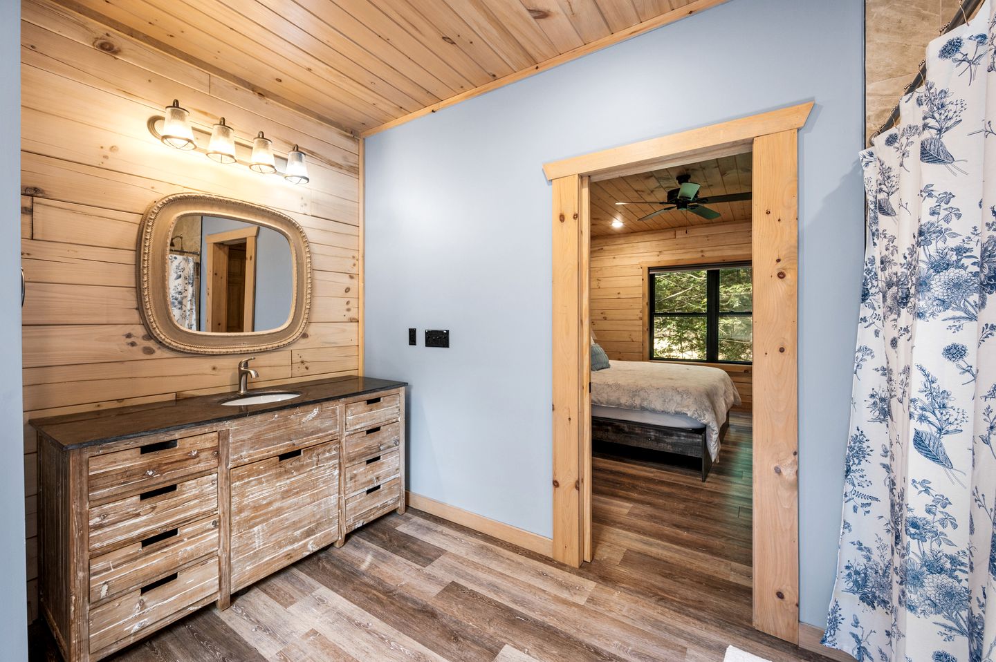 Charming Cabin in Gatlinburg for Cozy Family Glamping Vacations in Tennessee