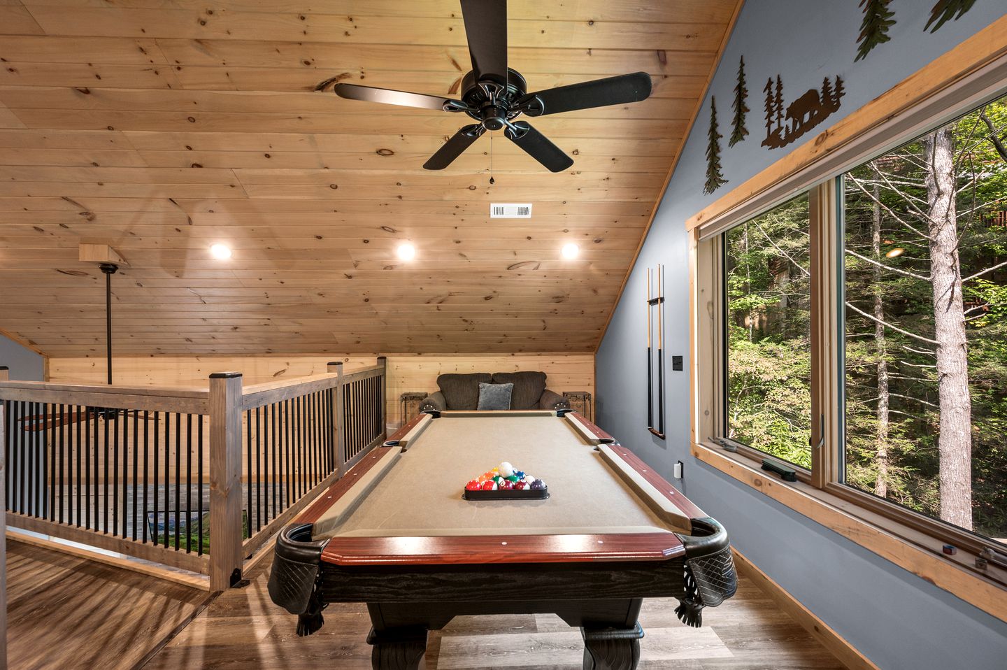 Charming Cabin in Gatlinburg for Cozy Family Glamping Vacations in Tennessee