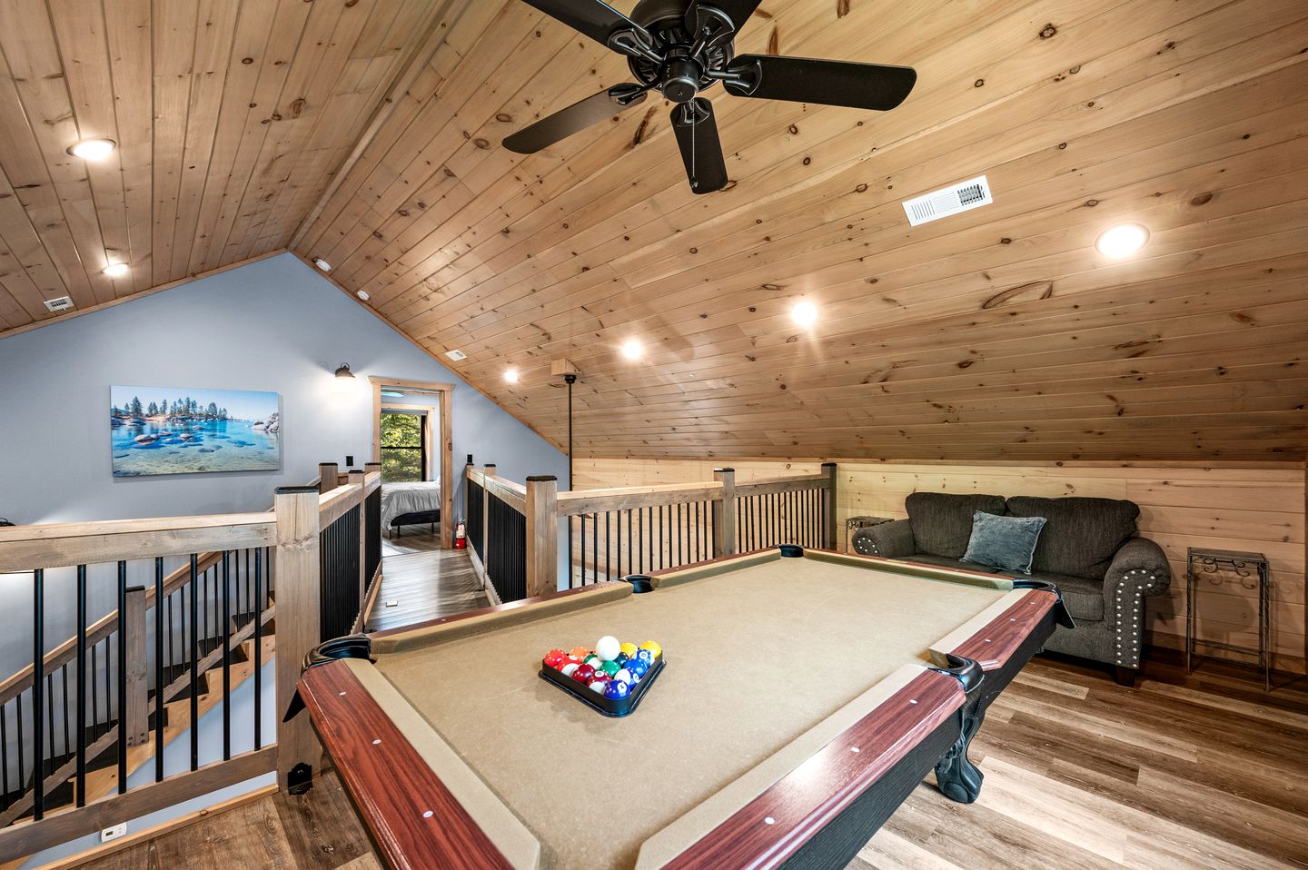 Charming Cabin in Gatlinburg for Cozy Family Glamping Vacations in Tennessee