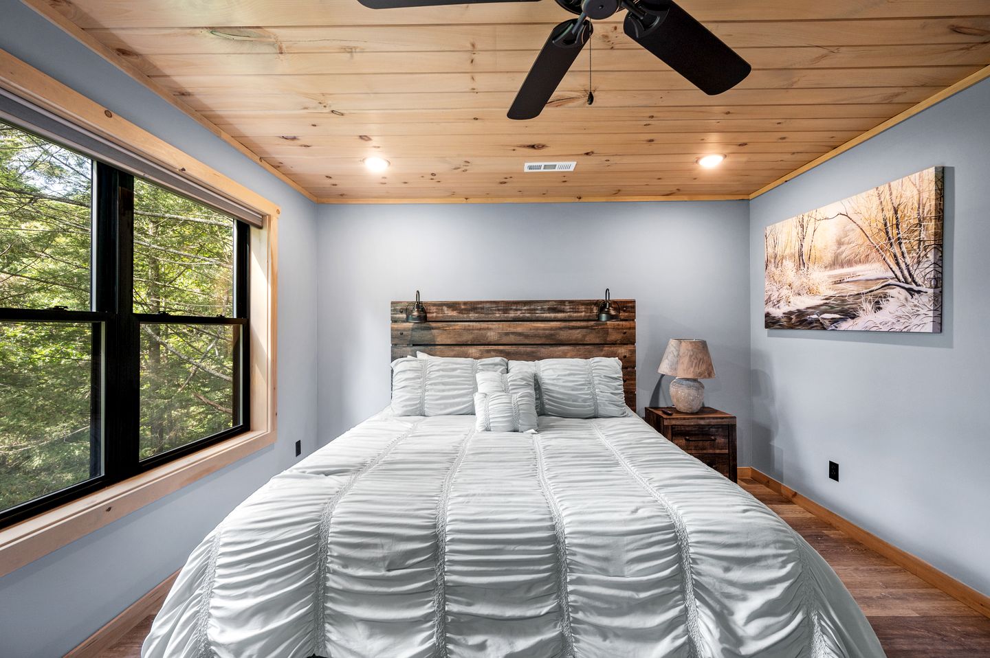 Charming Cabin in Gatlinburg for Cozy Family Glamping Vacations in Tennessee