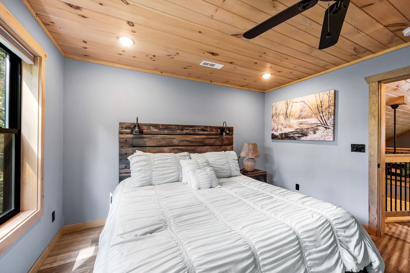 Charming Cabin in Gatlinburg for Cozy Family Glamping Vacations in Tennessee