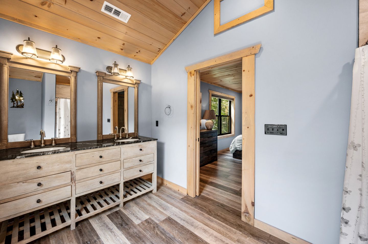 Charming Cabin in Gatlinburg for Cozy Family Glamping Vacations in Tennessee