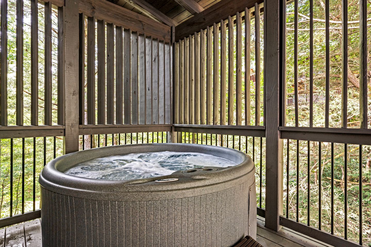 Charming Cabin in Gatlinburg for Cozy Family Glamping Vacations in Tennessee