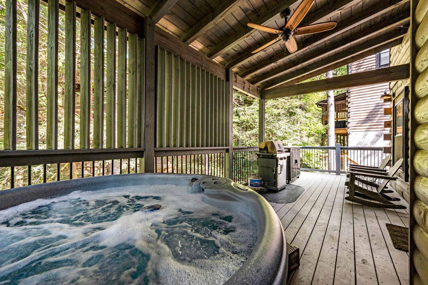 Charming Cabin in Gatlinburg for Cozy Family Glamping Vacations in Tennessee