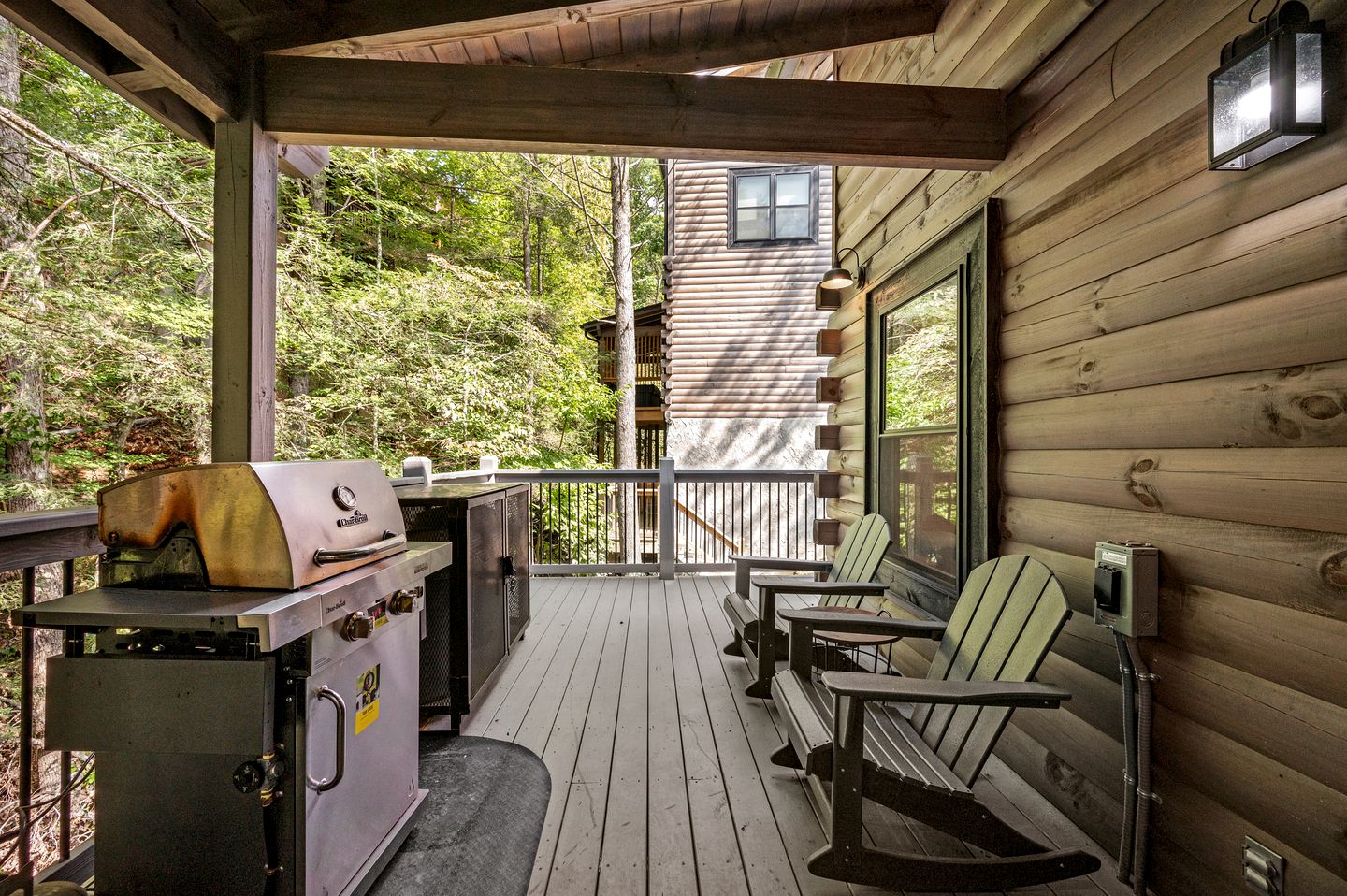 Charming Cabin in Gatlinburg for Cozy Family Glamping Vacations in Tennessee