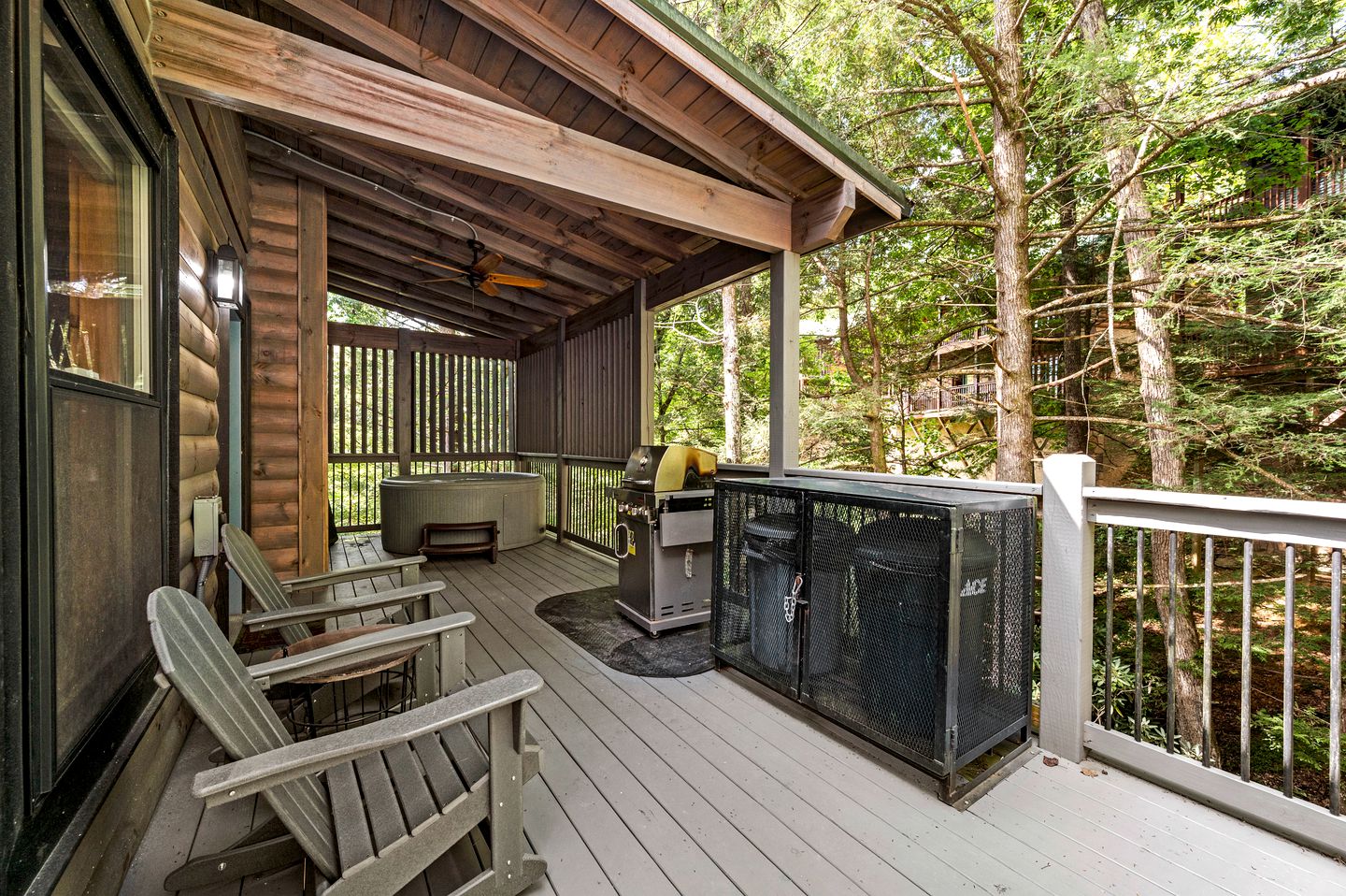 Charming Cabin in Gatlinburg for Cozy Family Glamping Vacations in Tennessee