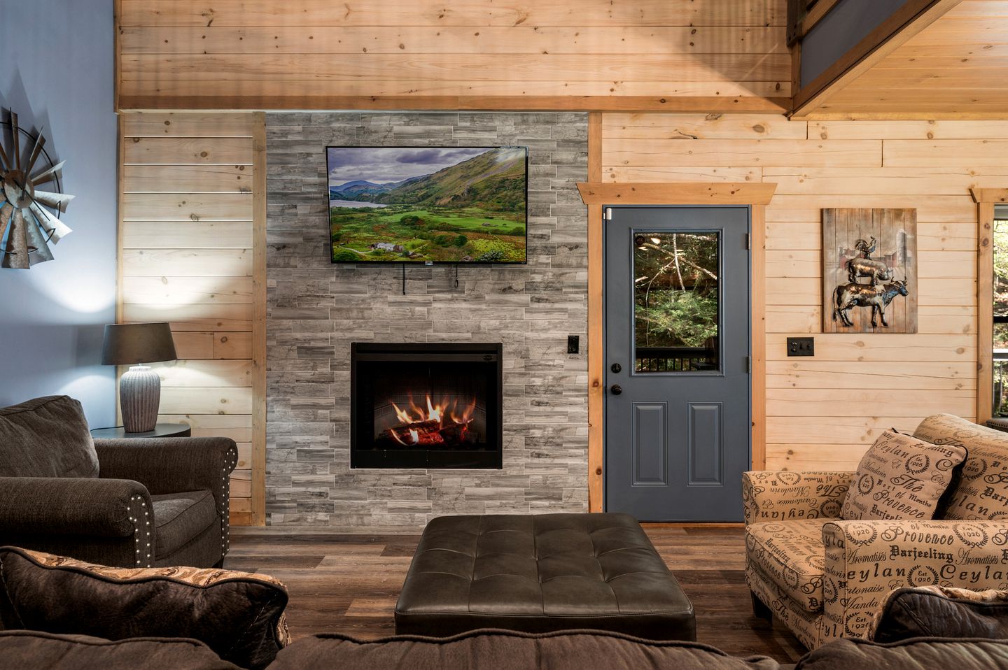 Charming Cabin in Gatlinburg for Cozy Family Glamping Vacations in Tennessee