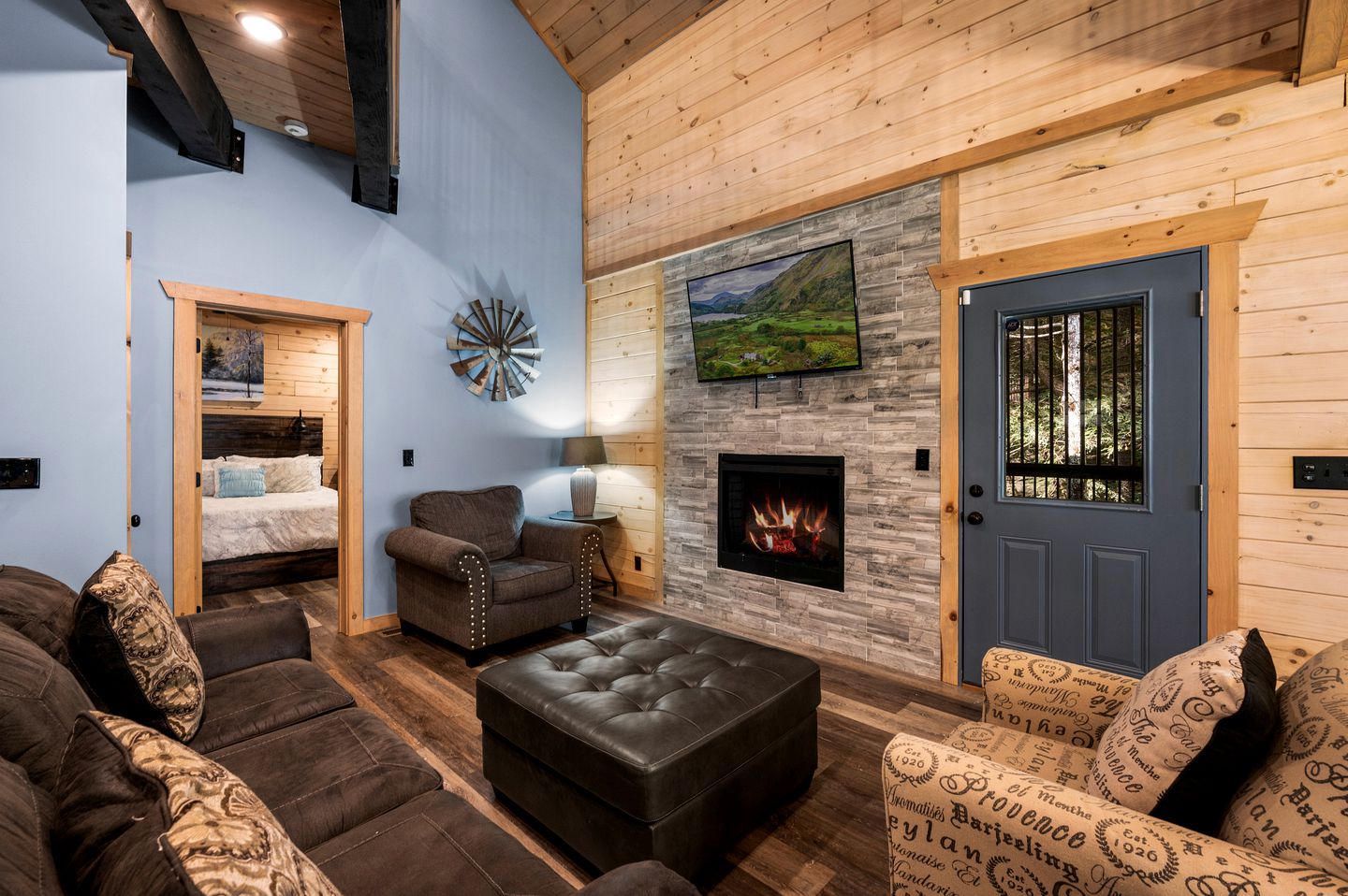 Charming Cabin in Gatlinburg for Cozy Family Glamping Vacations in Tennessee