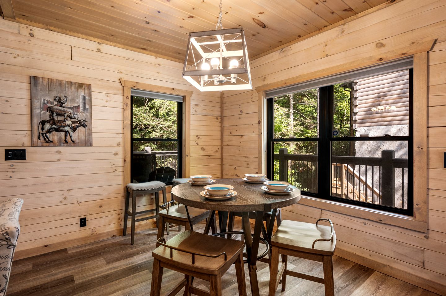 Charming Cabin in Gatlinburg for Cozy Family Glamping Vacations in Tennessee