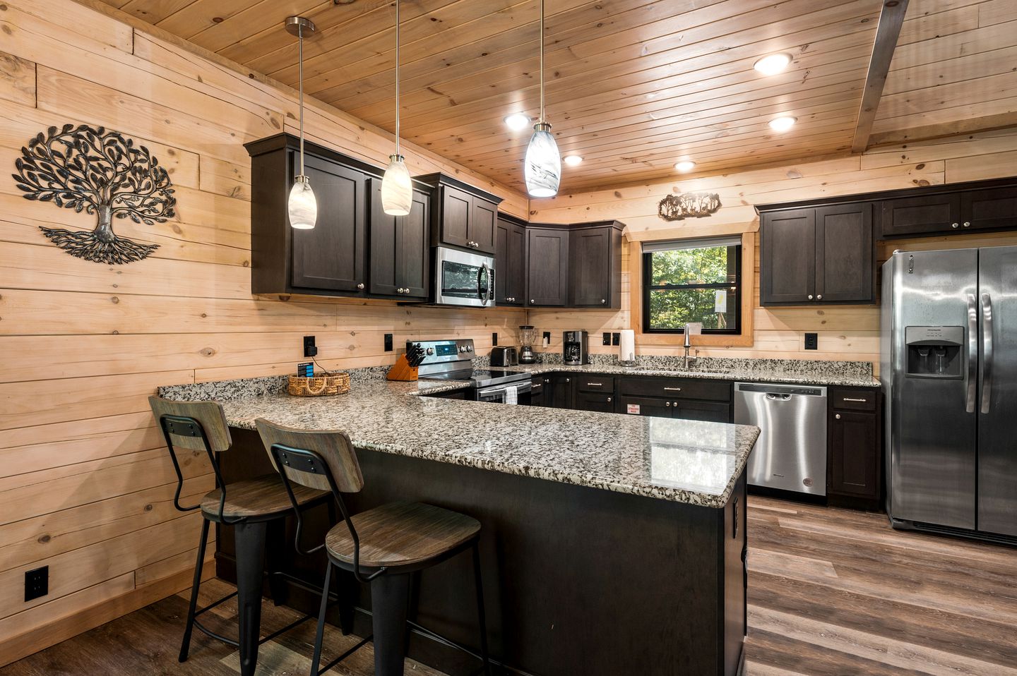 Charming Cabin in Gatlinburg for Cozy Family Glamping Vacations in Tennessee