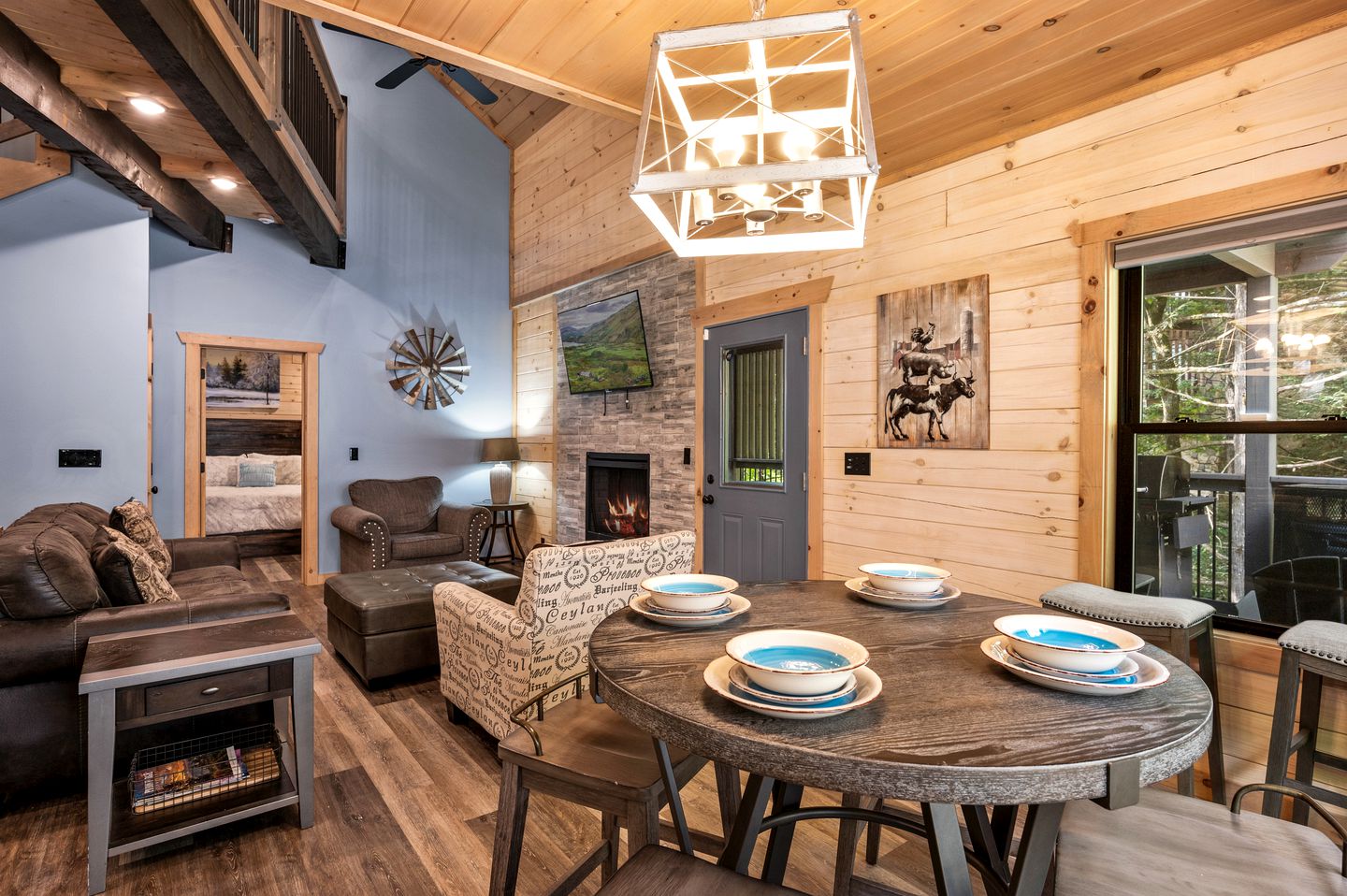 Charming Cabin in Gatlinburg for Cozy Family Glamping Vacations in Tennessee