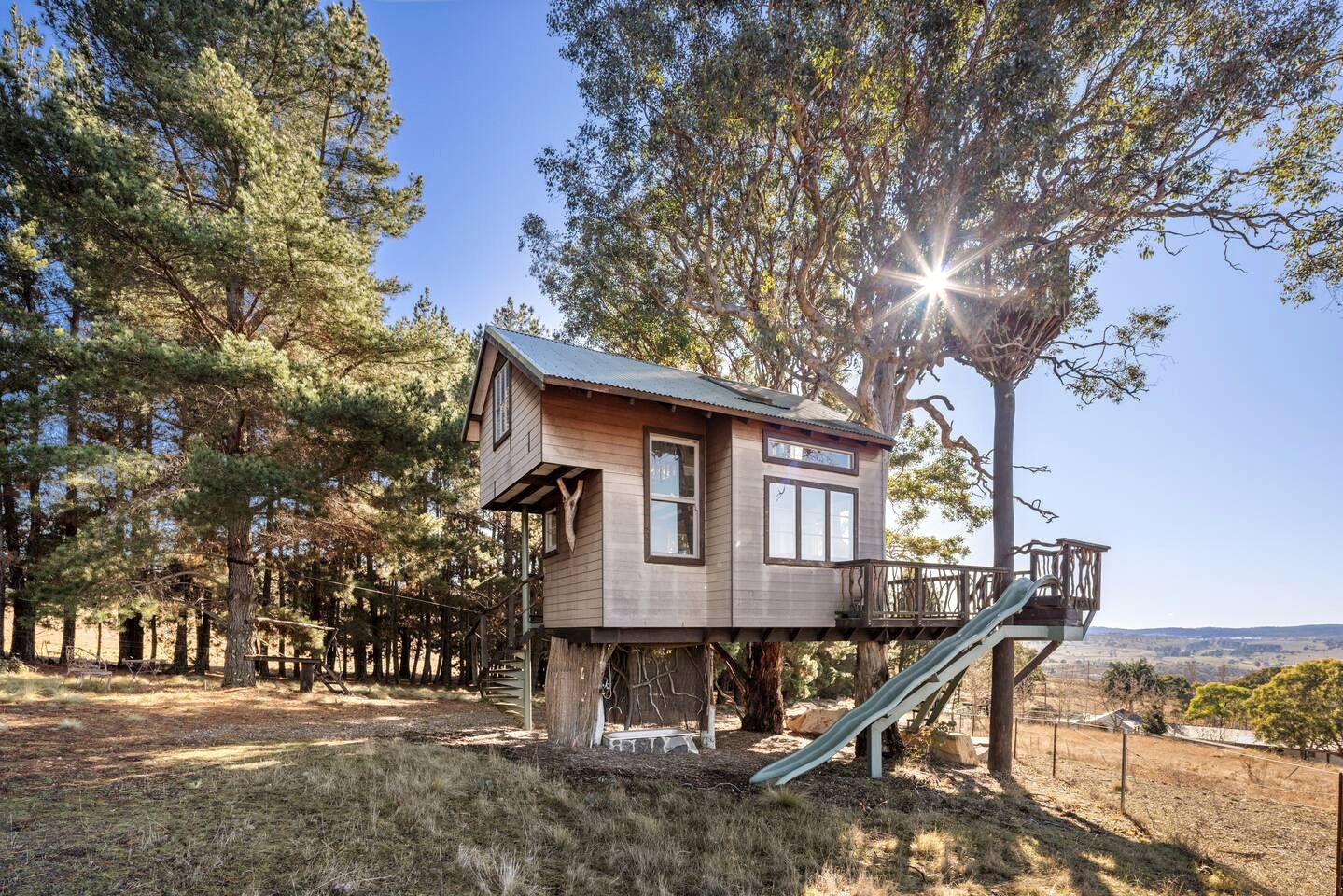 Enchanting Treetop Hideaway with Starry Balcony Bedroom near Canberra in Carwoola, Australia