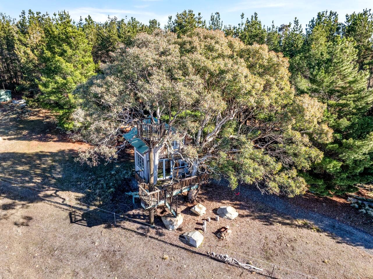 Enchanting Treetop Hideaway with Starry Balcony Bedroom near Canberra in Carwoola, Australia