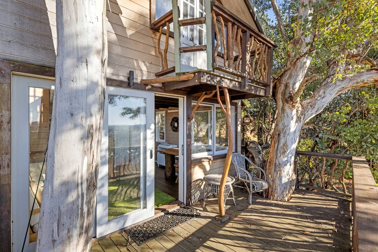 Tree Houses (Australia, Carwoola, New South Wales)