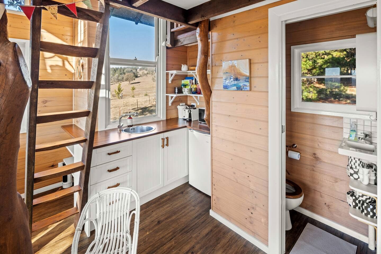 Enchanting Treetop Hideaway with Starry Balcony Bedroom near Canberra in Carwoola, Australia