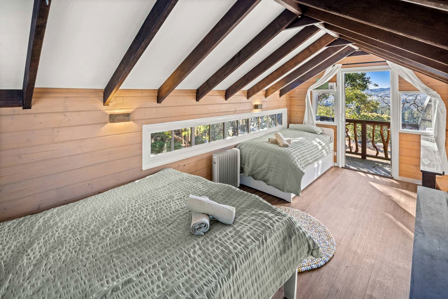 Enchanting Treetop Hideaway with Starry Balcony Bedroom near Canberra in Carwoola, Australia