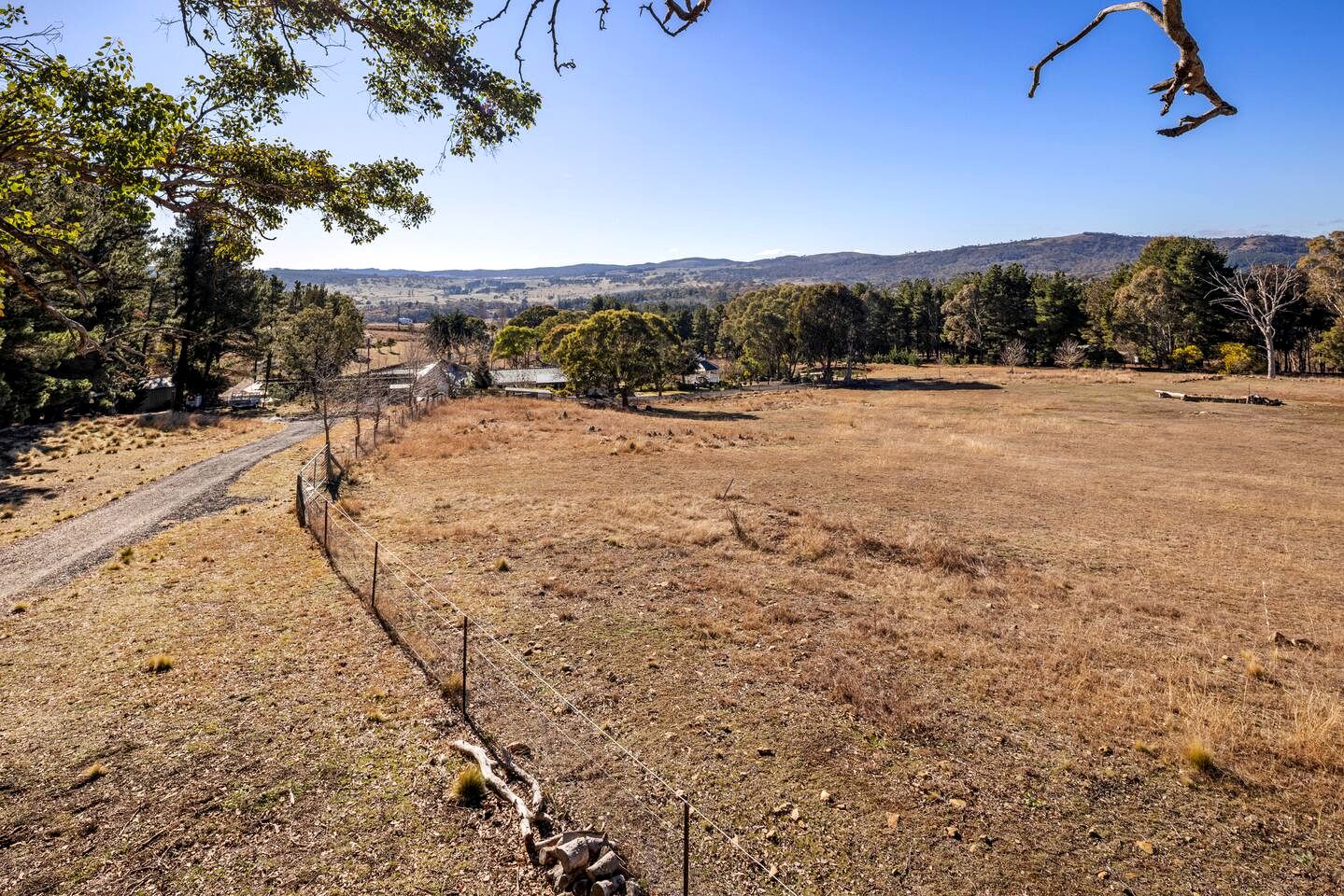 Enchanting Treetop Hideaway with Starry Balcony Bedroom near Canberra in Carwoola, Australia