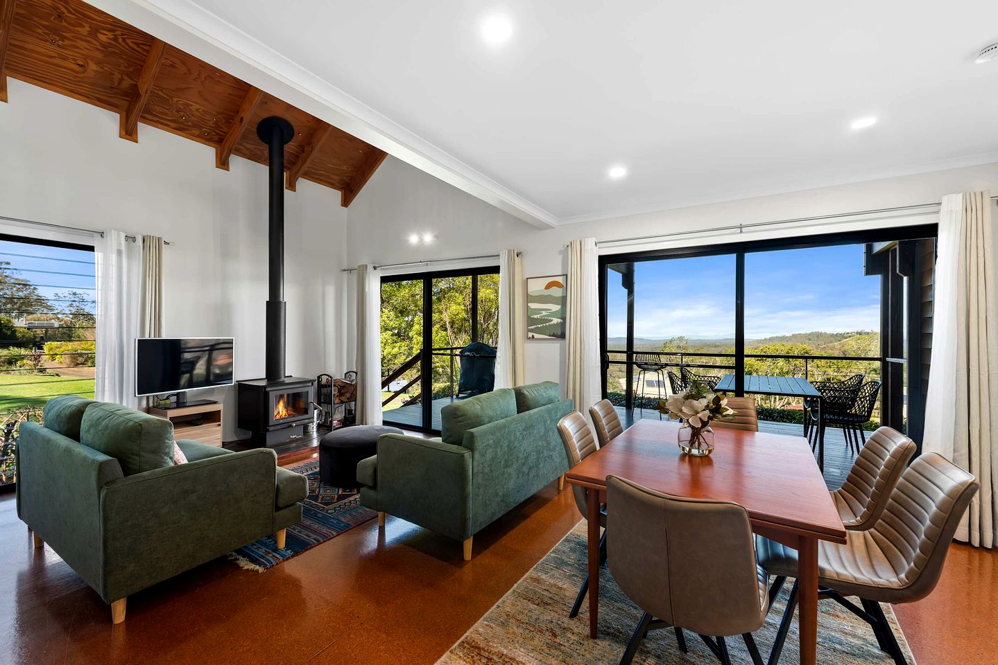 Tranquil Mountain Cabin with Escarpment Views near Lake Cressbrook, Crows Nest QLD