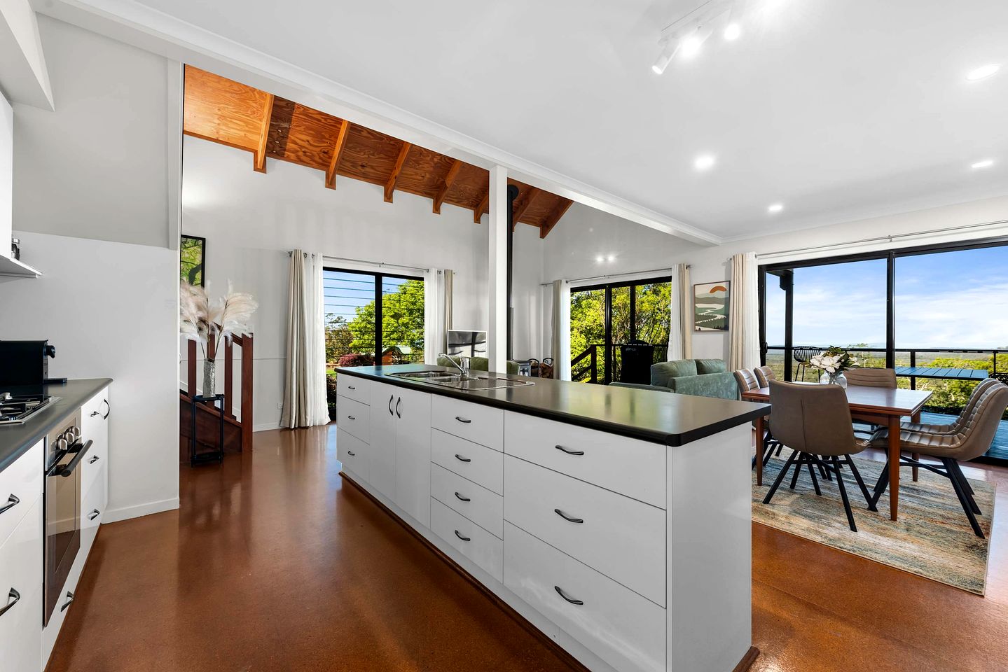 Cosy Mountain Chalet with Valley Views near Crows Nest, Queensland