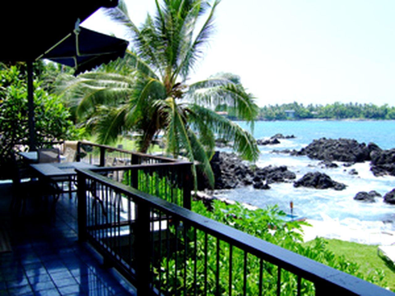 Incredible Waterfront Cottage with Kayaks and a Hot Tub on Kealakekua Bay in Hawaii