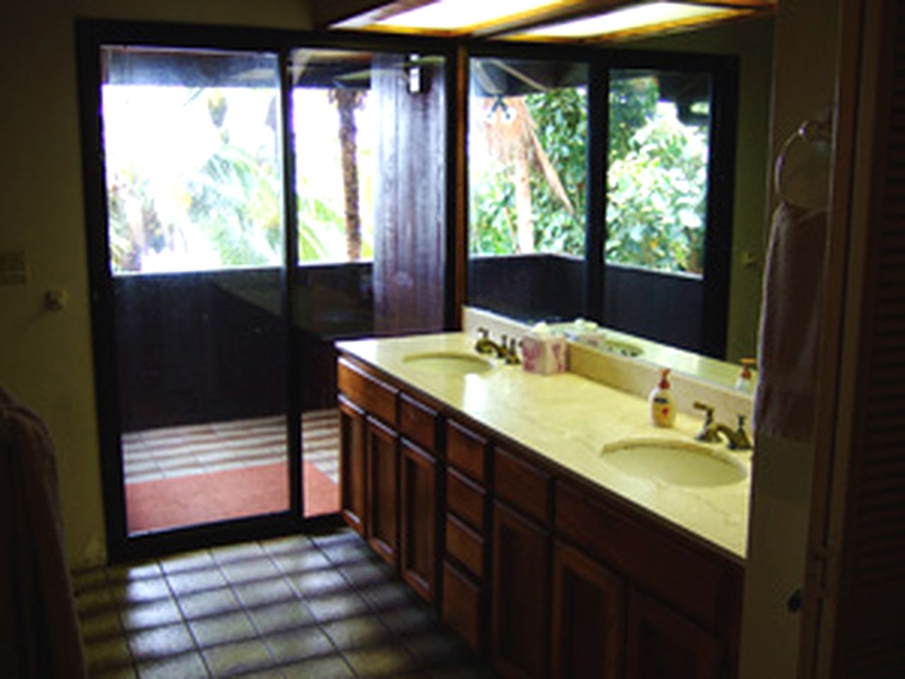 Incredible Waterfront Cottage with Kayaks and a Hot Tub on Kealakekua Bay in Hawaii