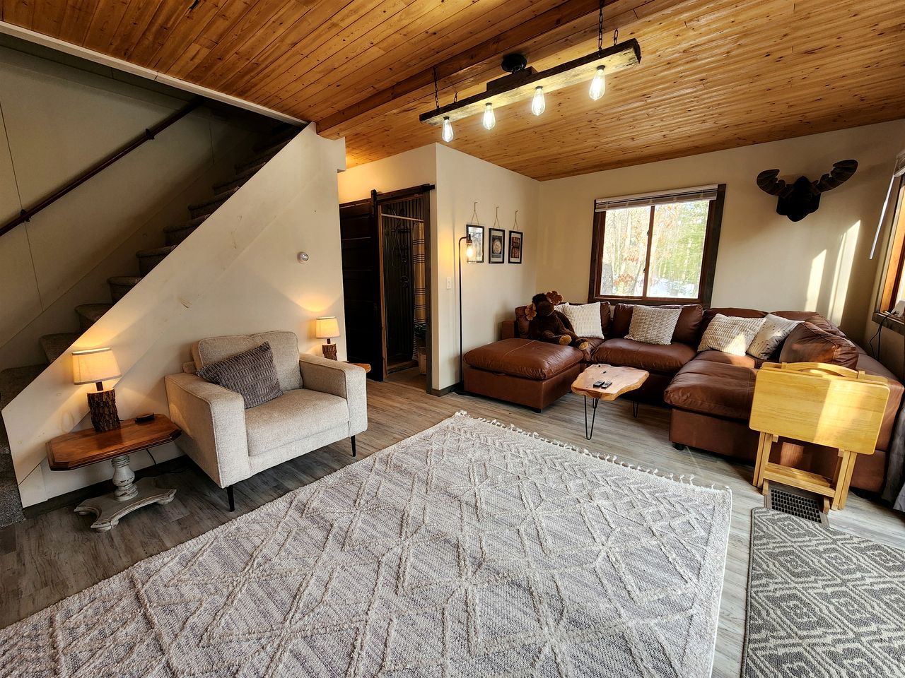 Secluded Luxury Cabin with Hot Tub on 10 Private Acres near Trails in Reed City, Michigan