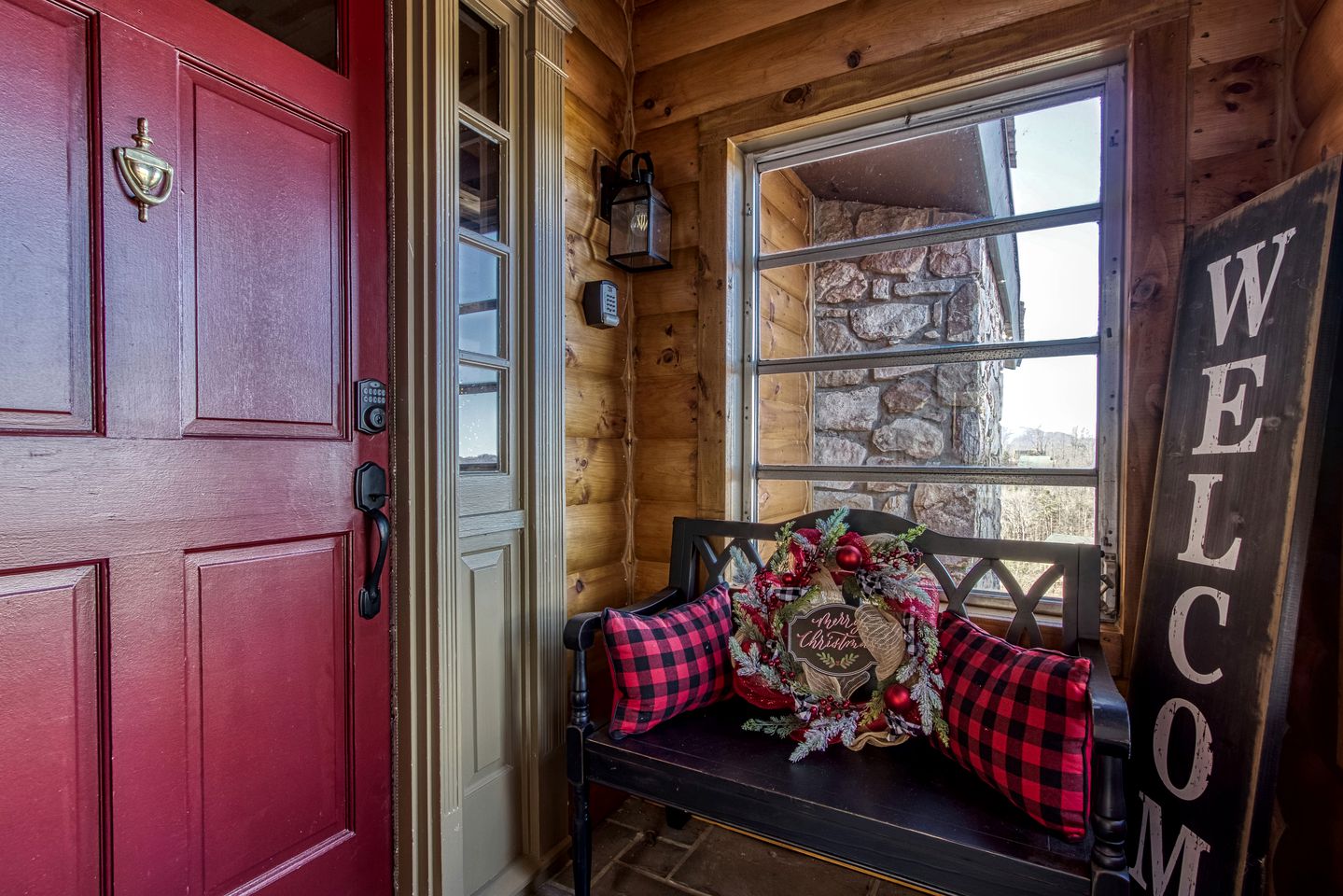 Sevierville, Tennessee Log Cabin, Ideal for a Great Smoky Mountains Glamping Vacation