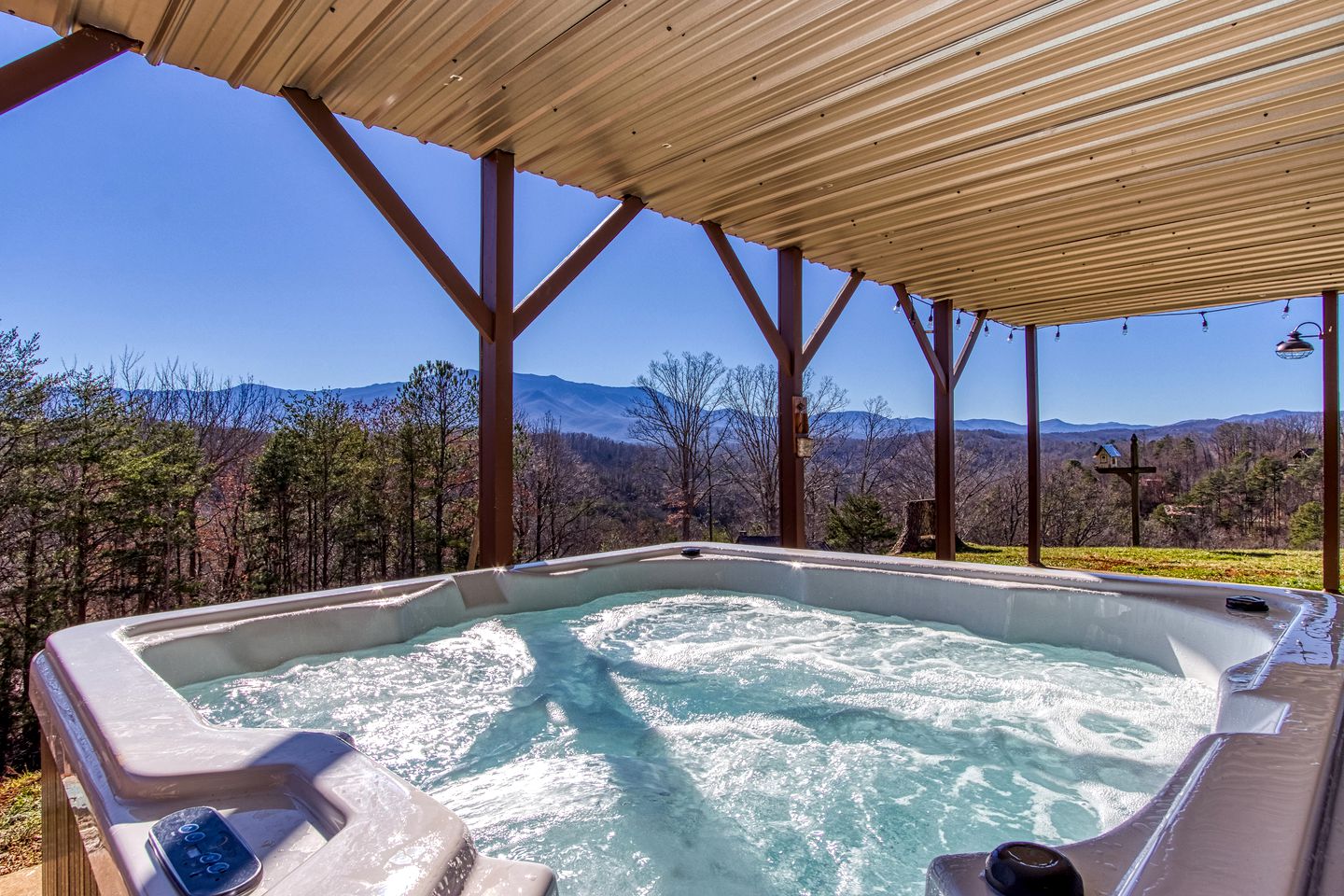 Sevierville, Tennessee Log Cabin, Ideal for a Great Smoky Mountains Glamping Vacation