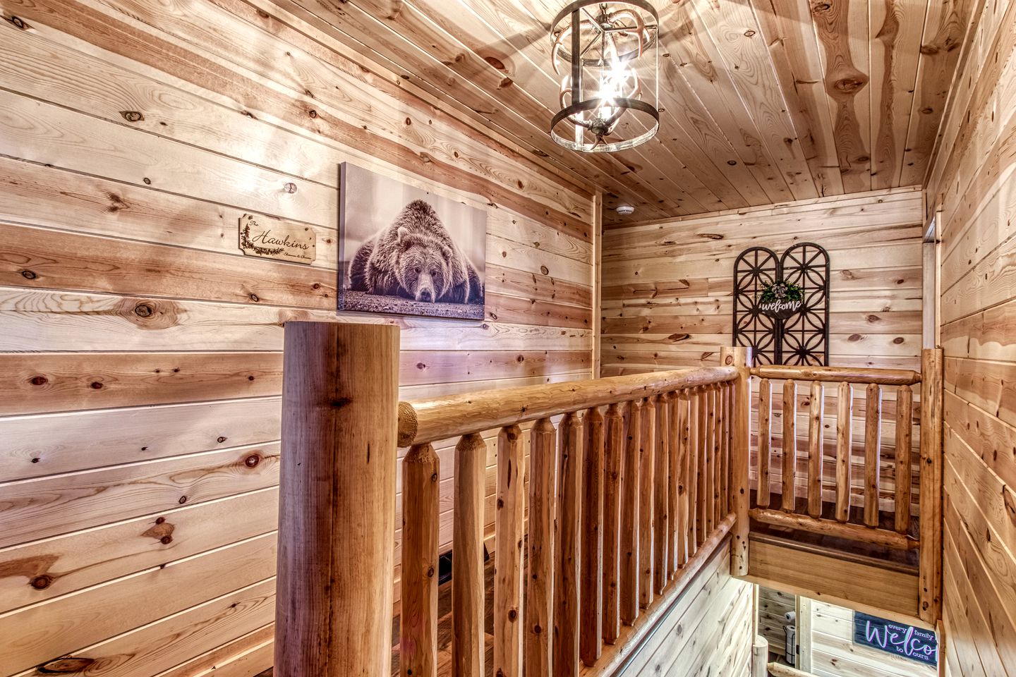 Sevierville, Tennessee Log Cabin, Ideal for a Great Smoky Mountains Glamping Vacation