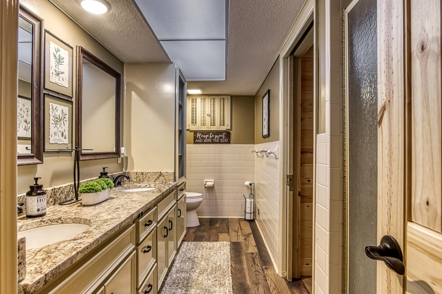 Sevierville, Tennessee Log Cabin, Ideal for a Great Smoky Mountains Glamping Vacation