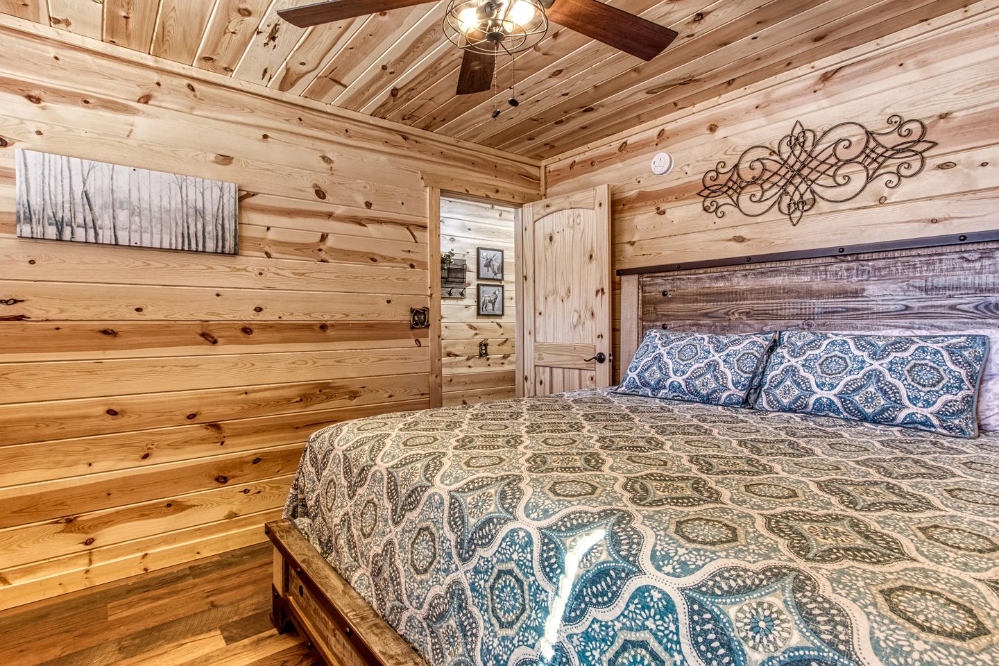 Sevierville, Tennessee Log Cabin, Ideal for a Great Smoky Mountains Glamping Vacation