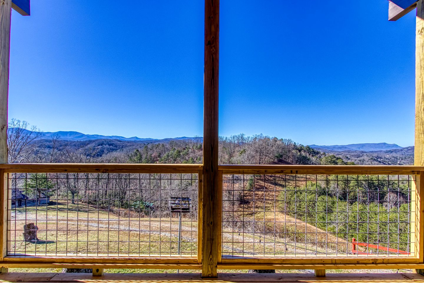 Sevierville, Tennessee Log Cabin, Ideal for a Great Smoky Mountains Glamping Vacation