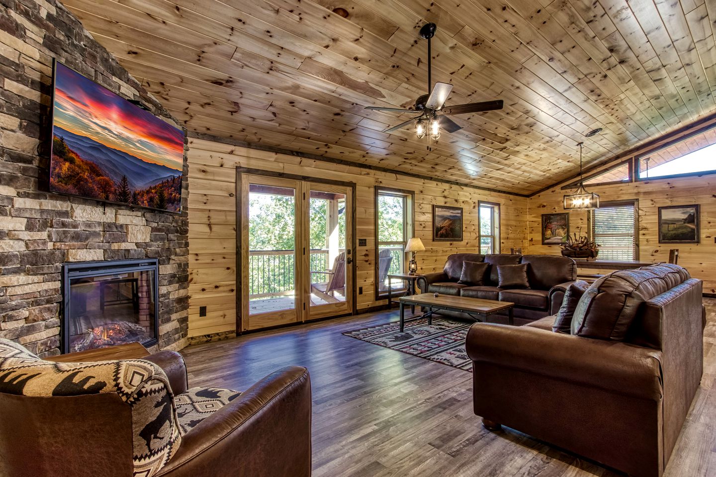 Luxury Vacation Rental with Private Home Cinema and Games Room for Families and Large Groups in Sevierville, Tennessee