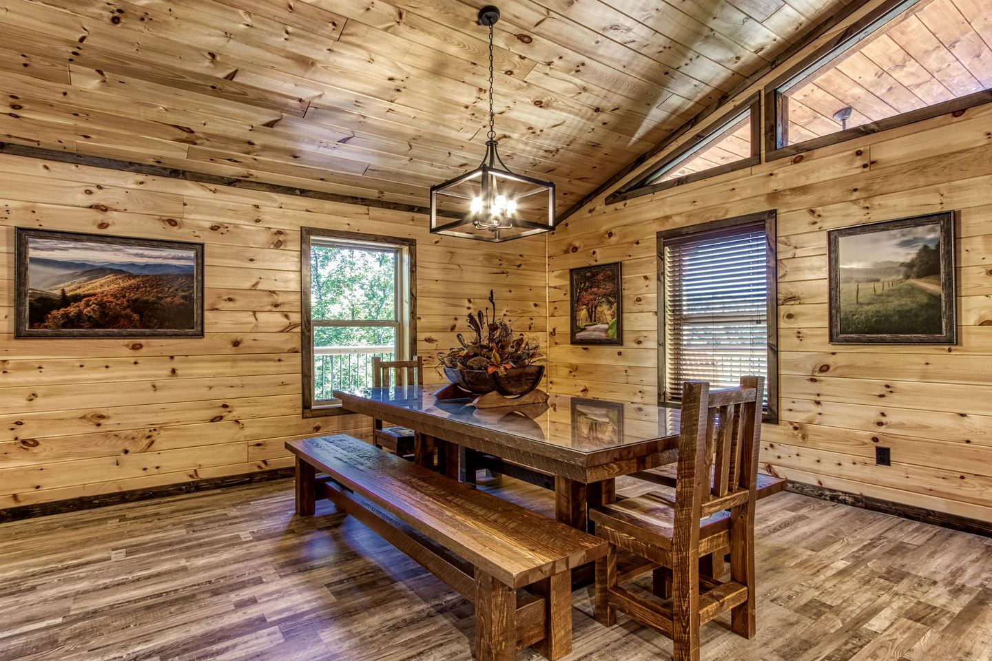 Luxury Vacation Rental with Private Home Cinema and Games Room for Families and Large Groups in Sevierville, Tennessee