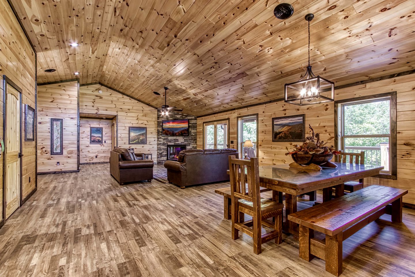 Luxury Vacation Rental with Private Home Cinema and Games Room for Families and Large Groups in Sevierville, Tennessee