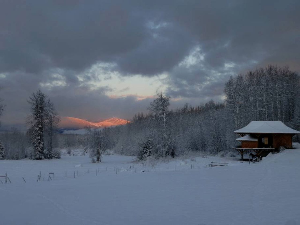 Spacious Lodge Accommodation for a Getaway near Lake Kathlyn, British Columbia