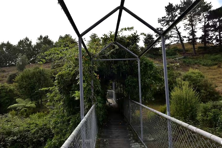 Unique Accommodation on a Ship in Waitomo Valley near Hamilton on New Zealand's North Island | Nature Lodges (Waitomo, North Island, New Zealand)