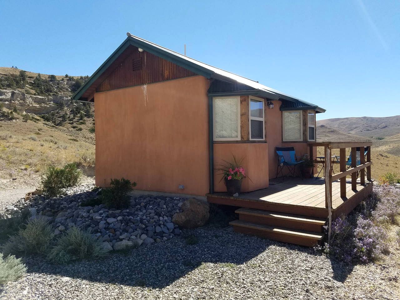 Splendid, Cozy Cabin Amid the Mountains near Cody, Wyoming