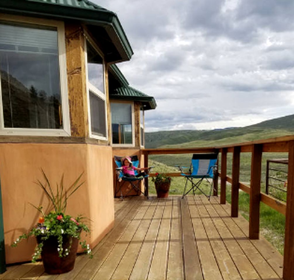 Splendid, Cozy Cabin Amid the Mountains near Cody, Wyoming